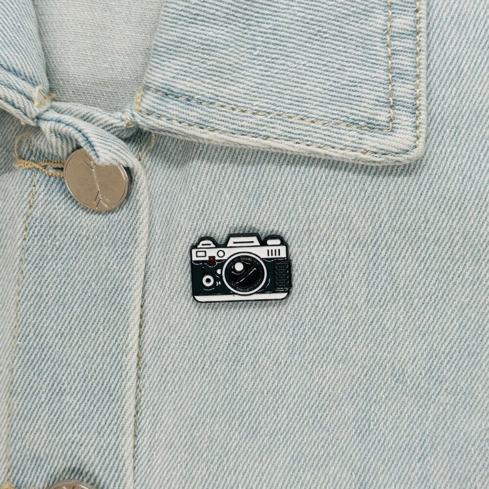 ✨Vintage Retro Camera Enamel Pin  Black  Photography Accessory Traveling Art New
